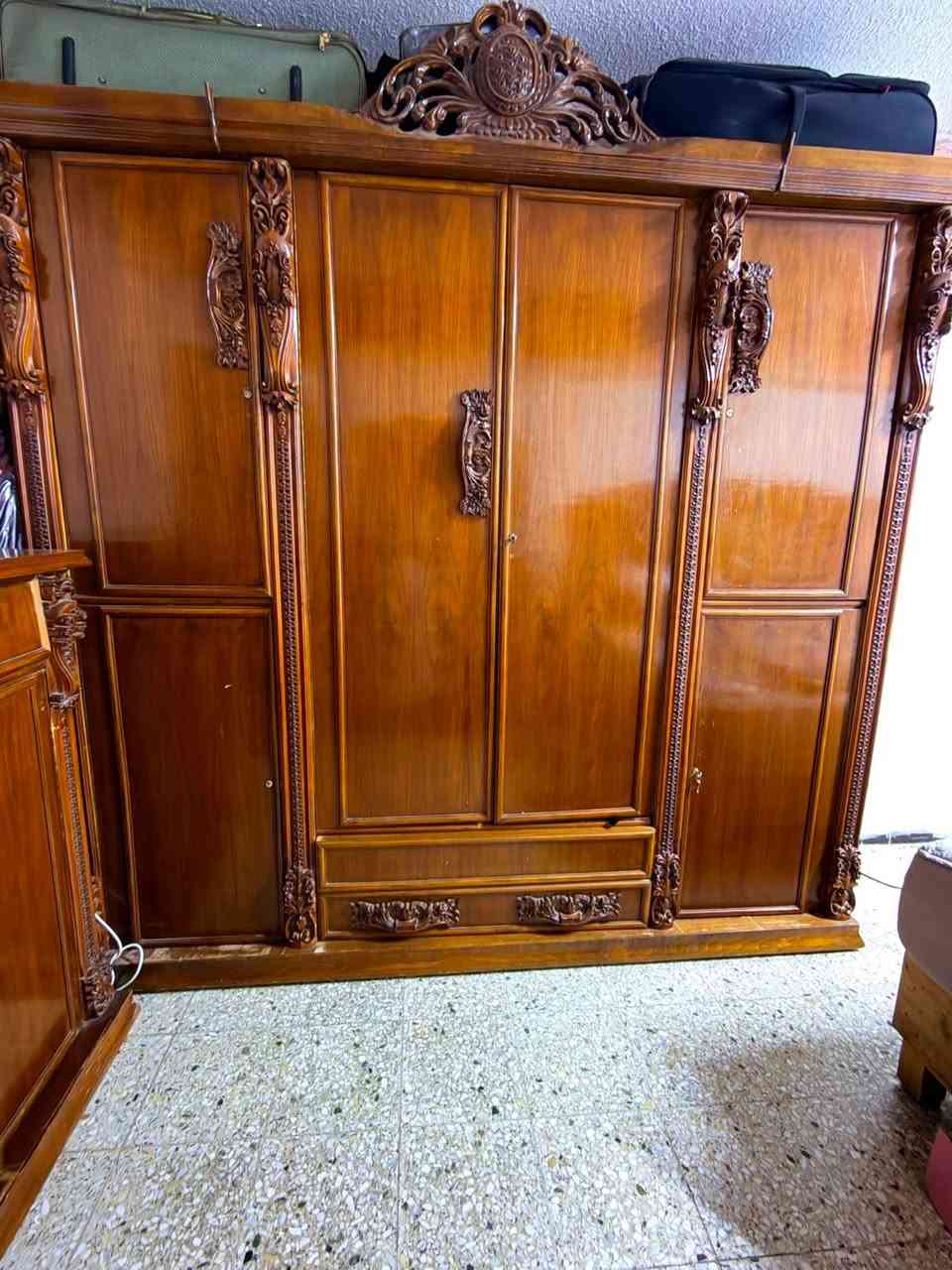غرفه صاج شغل عراقي درجه اولى سعر 900 وبيها مجال بسيط مكانها بغداد
‭***********‬
