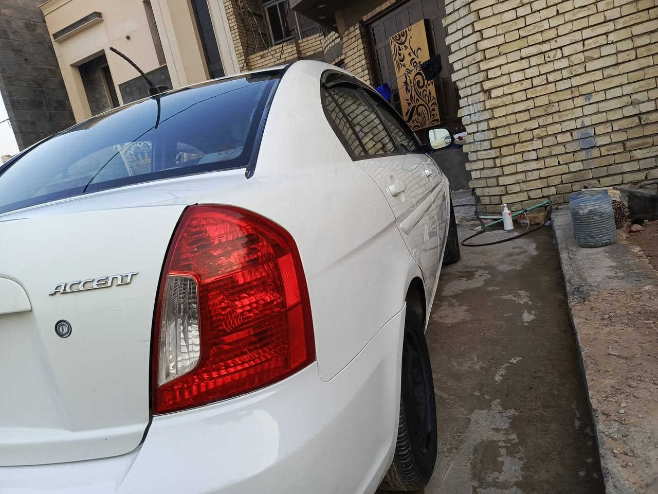 السلام عليكم للبيع اكسنت موديل 10 وارد امريكي كلها ليبل واحد بيها قطعة ونص صبغ بدون دواخل رقم انبار موميز 4ارقام كير محرك مكفول تبريد شغال تخم تاير جديد باتري جديد77وبيها مجال ***********
