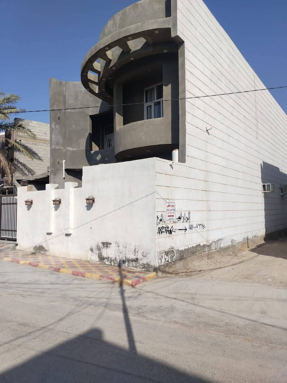 بيت للبيع بناء جديد طابقين
الطابق الارضي سقوف مغربي

المساحة ١٨٠ بناء جديد 

مكانة بعقوبة باب الدرب القديمة 

قريب جدآ عالشارع العام

خدمات كاملة 

جنس العقار زراعي باسمي للاستفسار..***********
