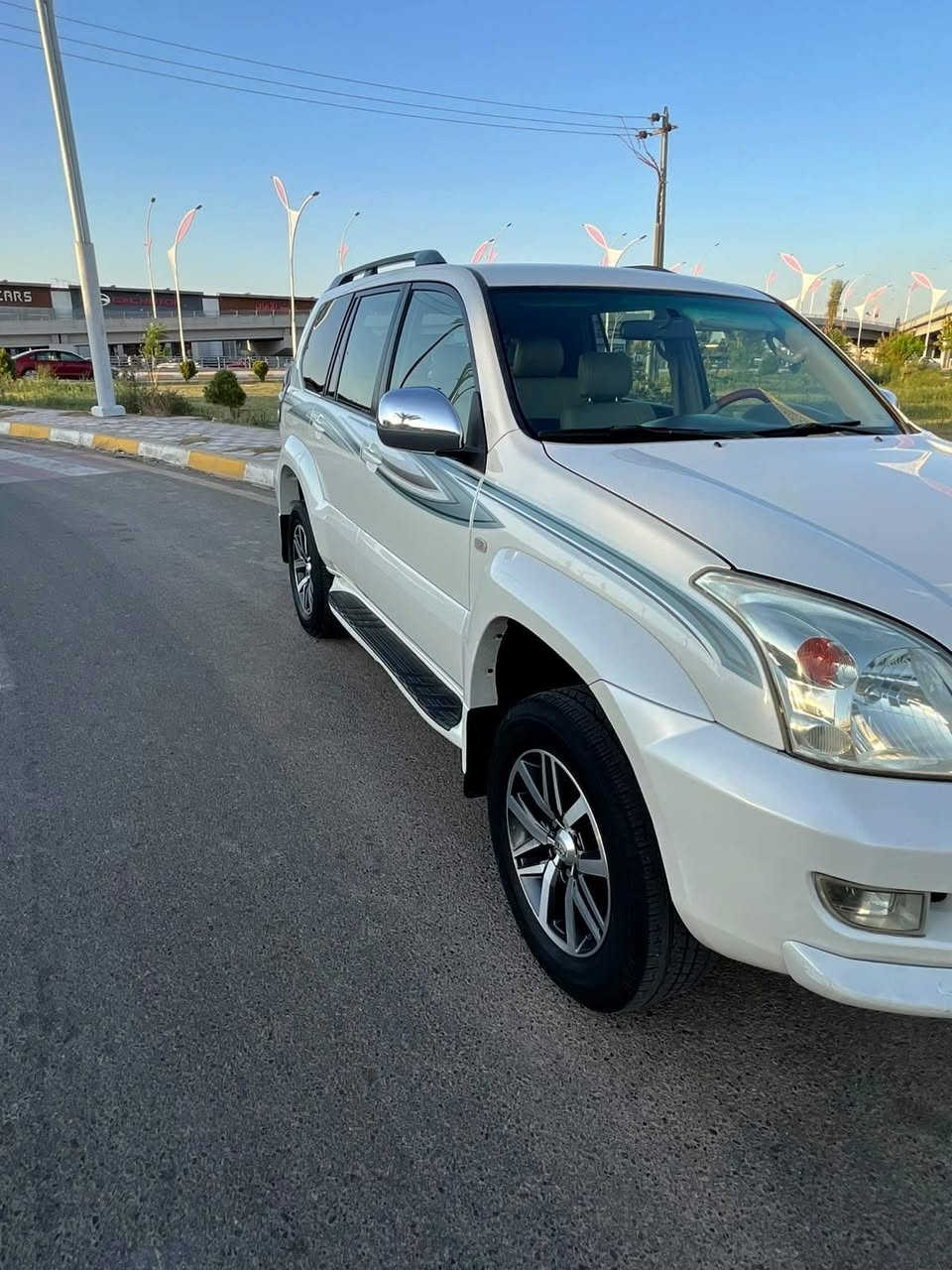 للبيع لاندكروزر برادو موديل 2009 GX  شركة ساز 
السياره مكفولة من التقشير والحادث وبارد وصبغ
اسبير تعليك
 فور ويل درايف 
شاشه 
كامره
٧ راكب
تبريد ٣ قطع
السعر 153
***********/ كركوك
