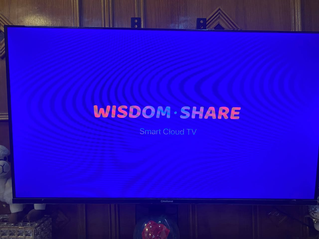 📺 شاشة ناشيونال (National) سمارت للبيع
​المواصفات والتفاصيل:
​الماركة: National
​النظام: Smart Cloud TV (نظام Wisdom Share)
​المميزات والتطبيقات:
​تدعم الاتصال بالواي فاي (Wi-Fi).
​تحتوي على تطبيقات مسبقة التثبيت مثل: يوتيوب (YouTube)، نتفليكس (Netflix)، وبرايم فيديو (Prime Video).
​متجر تطبيقات لتحميل المزيد من البرامج والألعاب.
​إمكانية ربط الهاتف وعرض المحتوى على الشاشة.
​الملحقات: الريموت الكنترول الأصلي بحالة ممتازة مع أزرار اختصار سريعة (YouTube, Netflix, Home).
​الحالة: ممتازة جداً وبدون أي مشاكل، صورة وألوان واضحة.
​📍 الموقع: النجف - شارع النطار
💰 السعر: 200 ألف دينار
📞 للتواصل والاتصال: *********** (أو المراسلة على الخاص)
