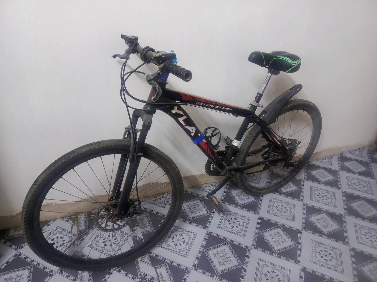 البيع براد نضيف اخذته 140الف بيع 80الف بلازمه قياس 34سعر 80بيكل 55الف قرصه حشرات حجم كبير 8الف ***********
