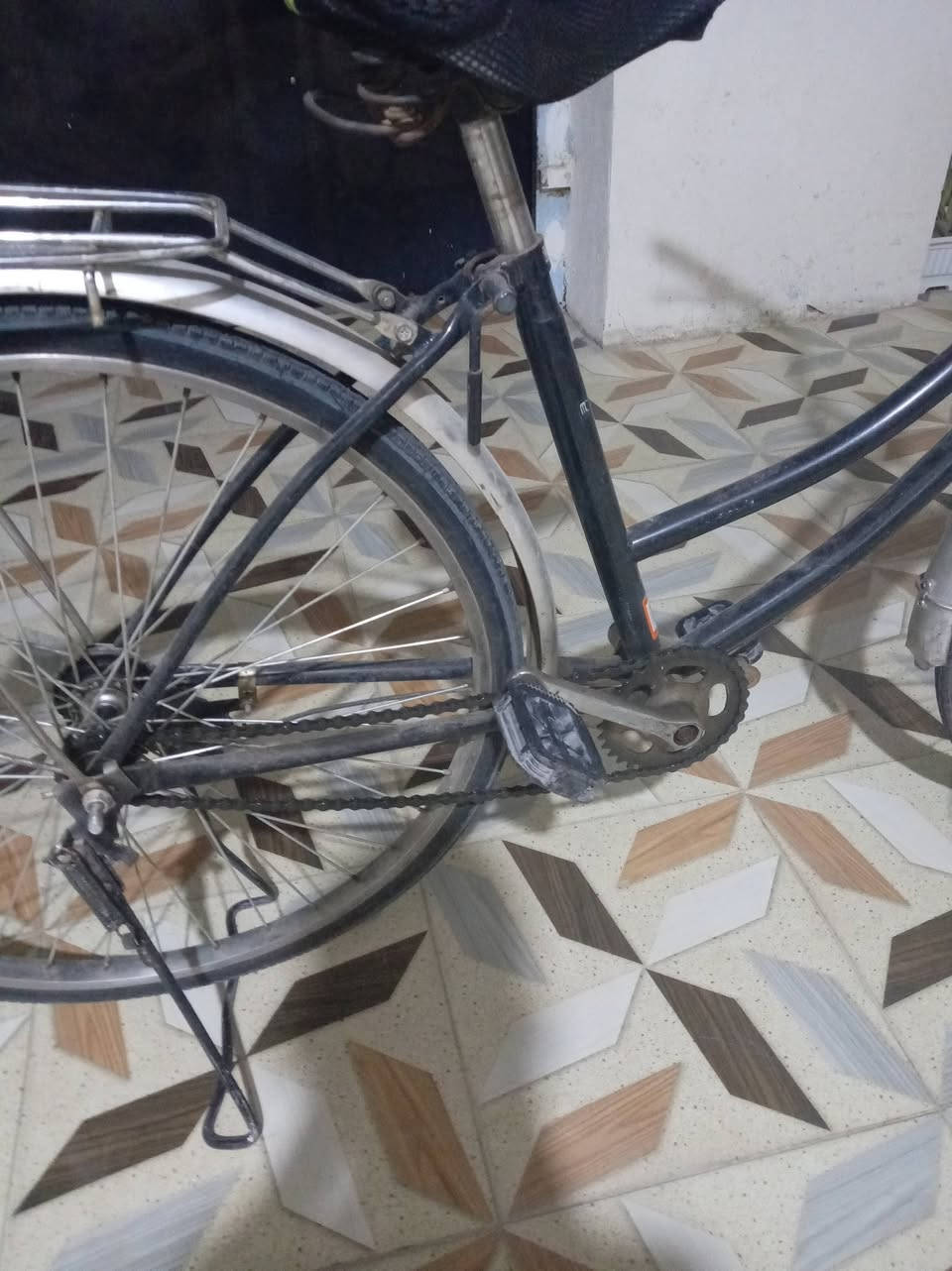 سلام عليكم  بايسكل للبيع حلو و مرتبه فحص أمامكم و يجي ويا بم +قفل مال بايسكل سعر ٦٥ بي مجال لحد ٥٥ الف أو ٥٠ الف قفل شرط تفحصه و تاخذه للاستفسار و اتصال واتساب *********** عنوان تأميم قادسيه الثانيه قرب مدرسة الحوراء الابتدائية
