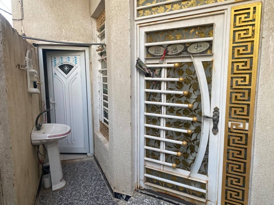 بيت للبيع مساحة 125 م بمنطقة حجي عبد مقابيل مجسر الزهور البيت بناء طابق ونصف غرفتين و3 صحيات صالة ومطبخ واستقبال بناء درجة اولى 
السعر 170 وقابل للتفوض 
للتواصل وتساب 
***********
