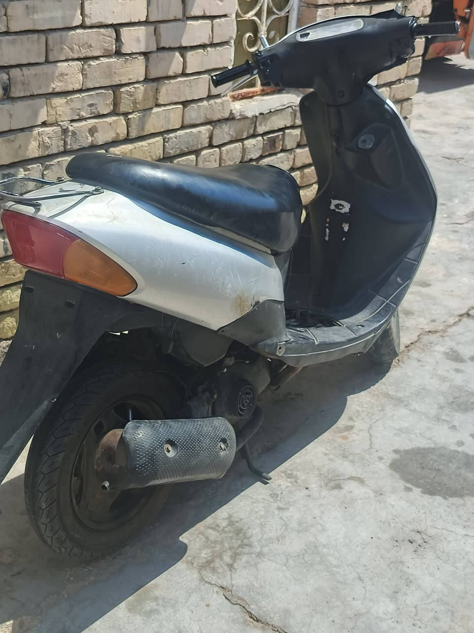 سلام عليكم دراجه للبيع ساسوكي شغاله ادك هندر كبل تشتغل بس الكهربايات ممسويهن حتا باتري بيه مكاني المجر الكبير ***********
