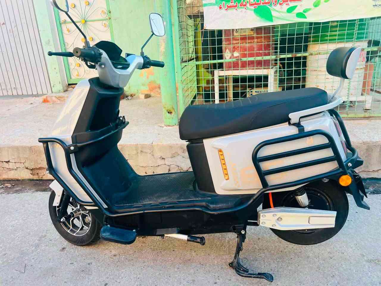 اوباما 2026
دراجه شحن اوباما 🔹.           سعر 850 وبي مجال بسيط
ملف 3000🔹
6باتري 🔹
درع امامي وجانبي 🔹
سرعه حقيقي 80🔹
ماطور استعمال 2 فقط 🔹
اربع نمرات نضام بارك 🔹
وبي بك ايضاً R🔹
شحنة الوحده تكفي 60 كيلو 🔹
دراجه فولل نضافه 95./.وبل واقع بعد احلا من صور 
رقم تلفون (***********)
