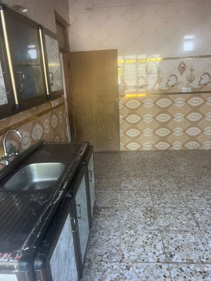 الدار للبيع المساحه 570 متر البناء 360 والحديقة

210 متر  2 غرف نوم 4*5 +غرفه نوم 6*4+صاله 8/5 *4 +مطبخ 5*4 + صحيات  ——— +استقبال 4* 12  +  طارمه 5*4 الاستفسار 

مع كافه الخدمات مدارس كهرباء وطني مولده شارع  أبي ماء    *********** ——— *********** شارع كربلاء نجف يبعد عن الشارع العام 300 متر طريق ياعلي مشمول ب قرار 320
