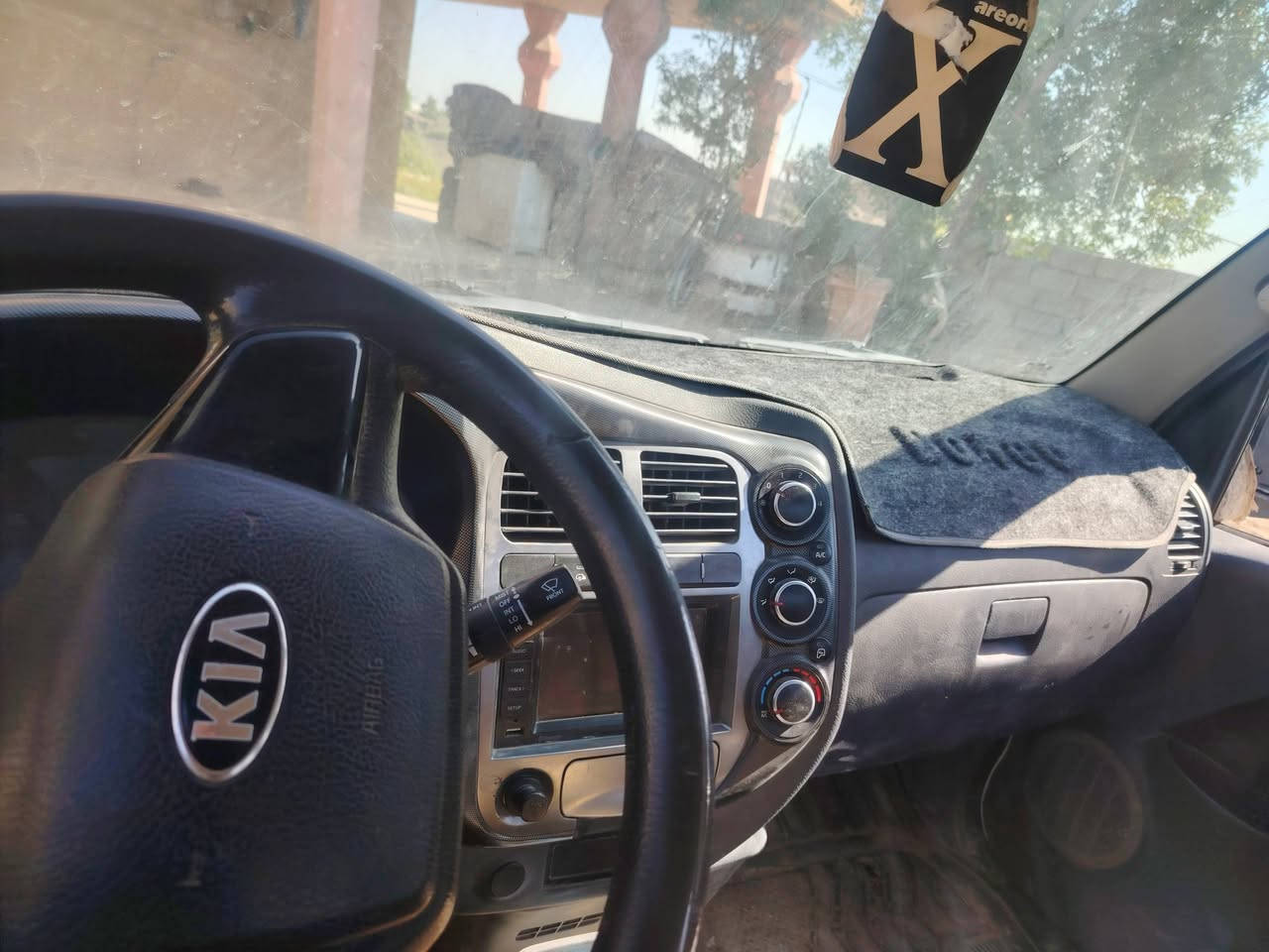 السلام عليكم كيا بنكول للبيع 2700 سياره جديده موديل 2022 كفاله عامه فقط شبر بها شخوط شبركفاله كير محرك اكسن تاير جديد تبريد ثلج بيع السياره مستعجل السعر 127 وبيها مجال بسيط كلش رقم الهاتف  ***********/***********
