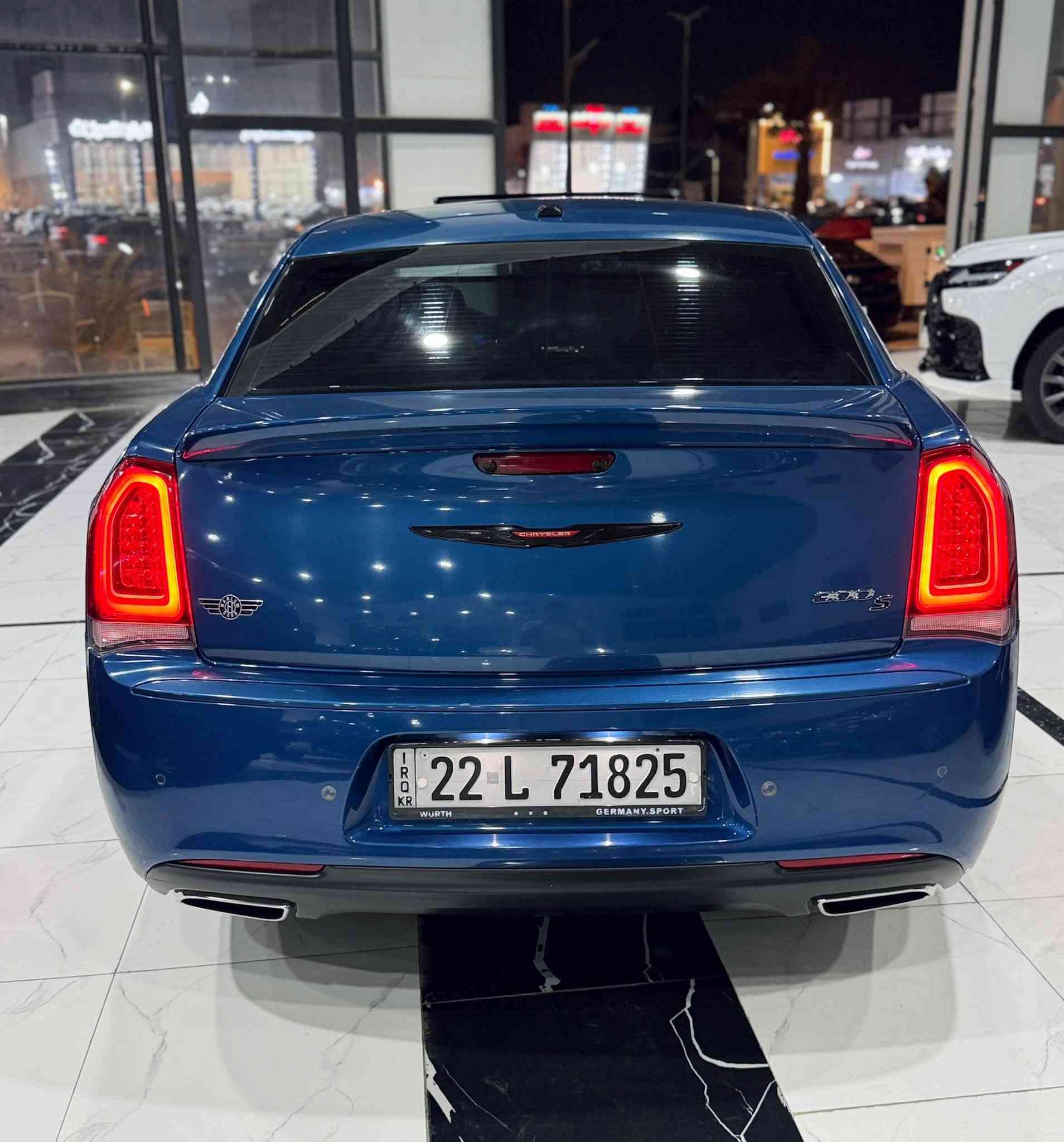 كرايسلر  اوباما 300S                  (وكاله هارلم السياره ) مغلفه PPF
ام رادار و البردة خلفيه كهرباء 📍
الموديل :2022 . (خليجي) . 
العداد :   50 الف كيلو   .
‎المحرك : V6 . 3.6L . 
. 
‎(السياره مكفوله من الصبغ و التبديل و البارد )
رقم اربيل
 ( الون بحري المميز 💙📍)
 فول الفول 1/1 
المواصفات :
بردة خلفيه كهربائيه 
ردار امامي 
ردار جانبي 
* پانوراما . 
* رادار مع مانع تصادم . 
* نقطة عمياء . 
* حساسات امامية . 
* مصابيح امامية زنون مع LED . 
* ويل قياس 20 أنج . 
* حساسات خلفية . 
* بردة خلفية كهربائية . 
* شاشه كبيرة مع نظام ملاحة نفكيشن GPS .
السعر 335 بيه مجال مكان سياره بصره معارض القبله لاستفسار***********
