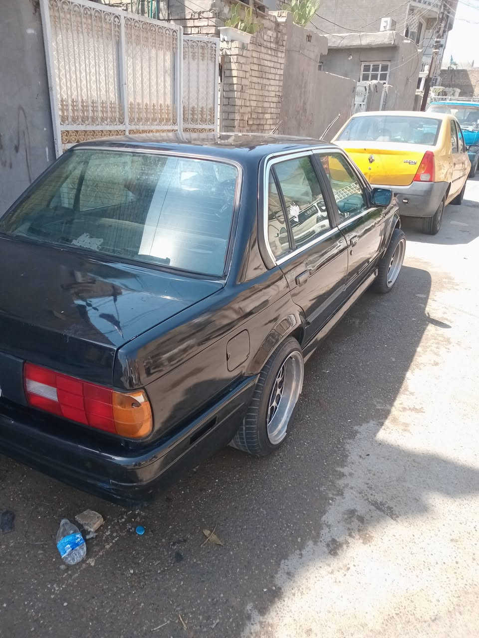 بي ام زعره صبقه جديده وقرفه جديده مكينه 6 سياره حلوه تبريد شغال مكانه بغداد ***********
