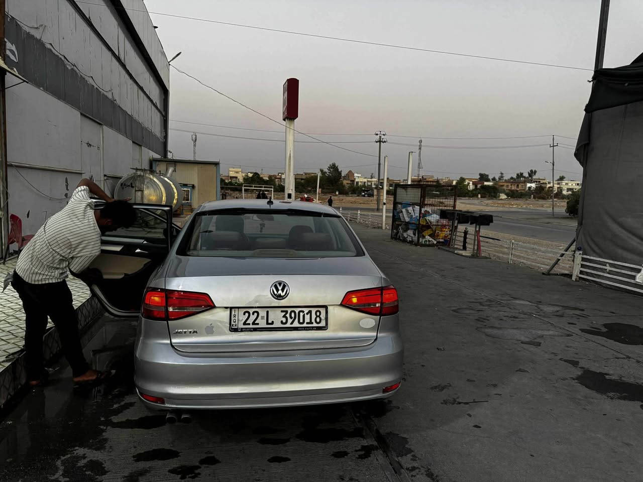 Jetta 2015 فرۆشتنی خێرا
گێر ومەکینە و تەبرید بڕاوە وەرگەران و شان و سەقفی بە شەرت مەکینە 20 بێ تۆربۆ مەرغوب پێشو پشتی کەپسە (٥پارچە سبوخ )بێ ژورێ بە ناوی خۆمانە (300$) غەرامە پاش مەحامەلە دەگەرێتەوە  
هەرزانترین نرخ 84$ مەجالێکی کەم 
رەقەمی خاوەنی (***********)(***********) أربيل, العراق
