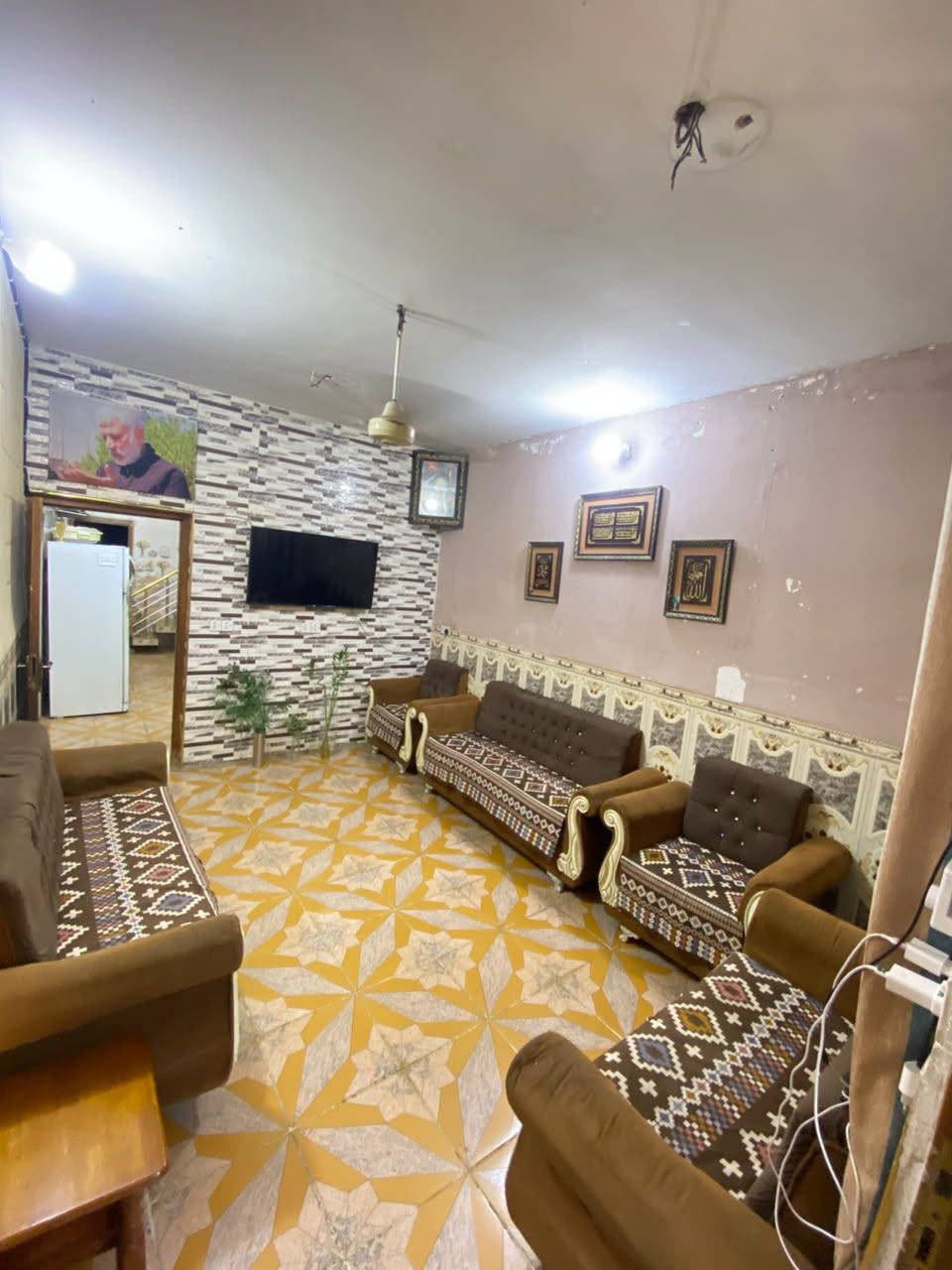 دار سكن للبيع مساحه 75متر طابق ونص 2 نوم صاله مطبخ صحيات مناور شارع الكهرباء قرب مدرسة زهور العراق اي استفسار تفضل *********** مكتب الزيدي للعقار
