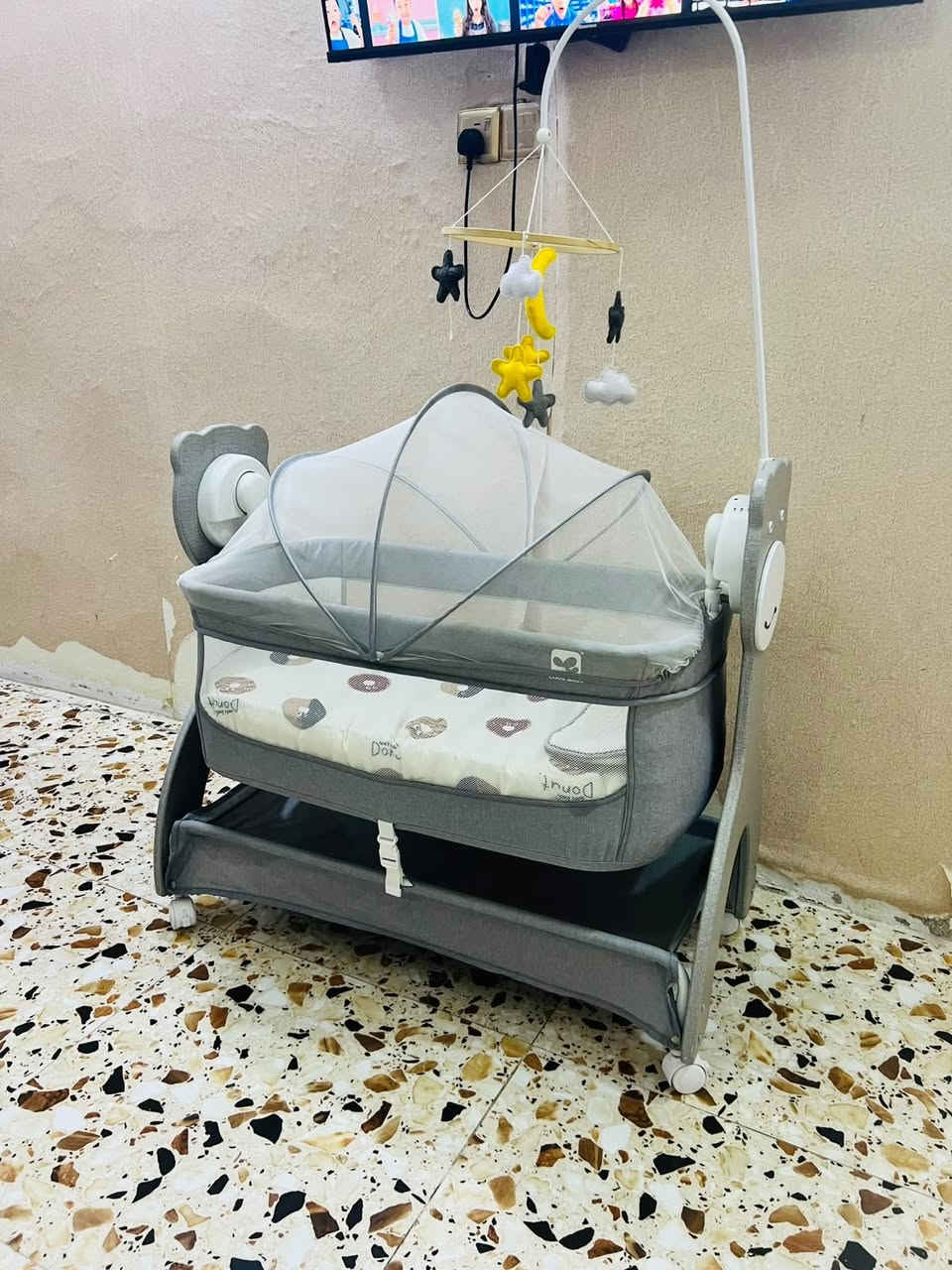 السلام عليكم للبيع سرير طفل كهربائي ع ريموند وموسيقى واضاءه جديد ممستخدم + مندل طبي 
السعر 100 ألف 
مكلف بالنشر
 الشراي يتصل على صاحبه ***********

