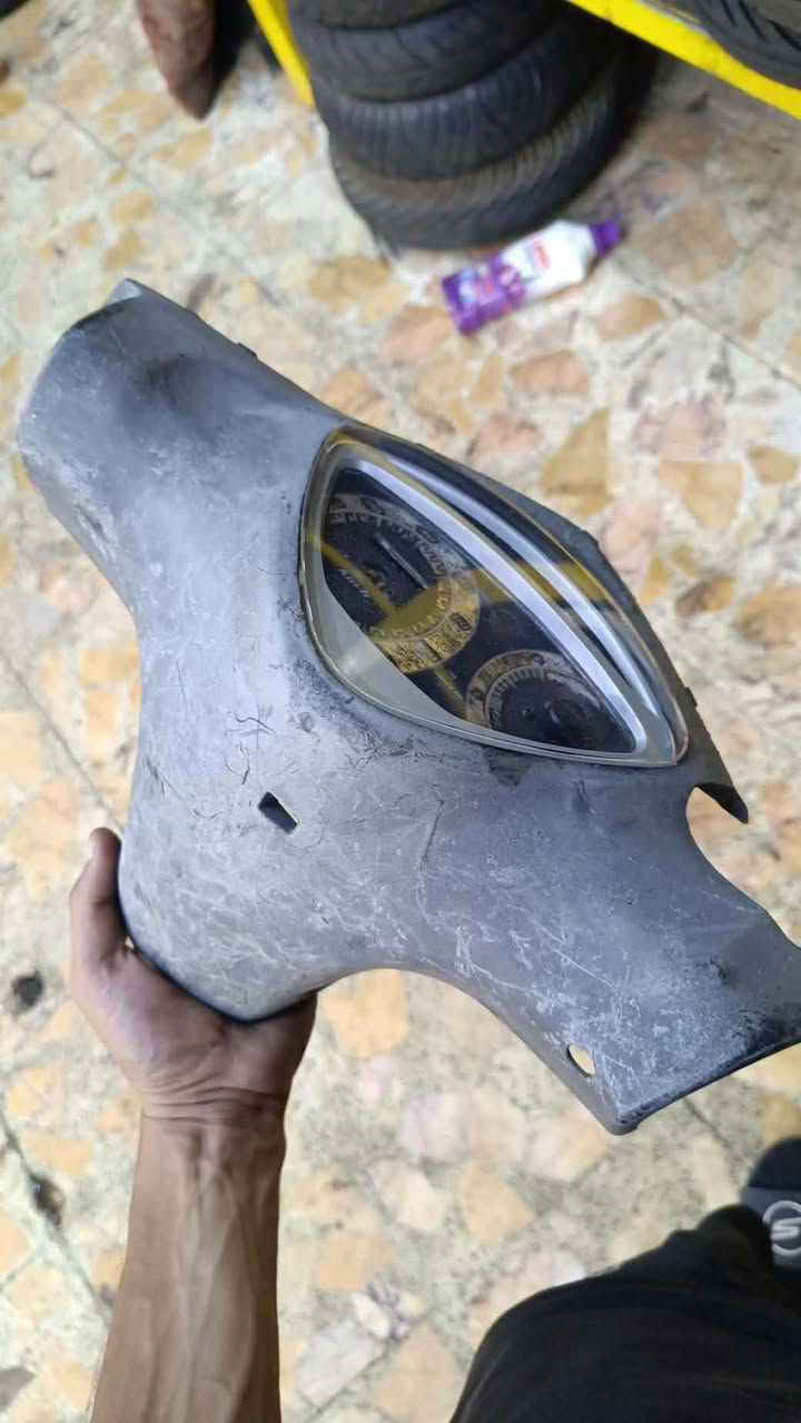 للبيع • كامل • قطع غيار