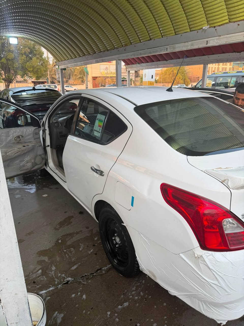 نيسان سني 2021 سنويه منتهيه بيها بارد بالجاملق الامامي ودحچه بالجاملق الخلفي موضح بالصور الباقي كفاله 
الكير والمكينه و التبريد كلهن شغالات ومكفولات
السعر:96 ورقه بيها مجال للشراي 
المكان: البصره_الحكيميه
*********** Singapore

