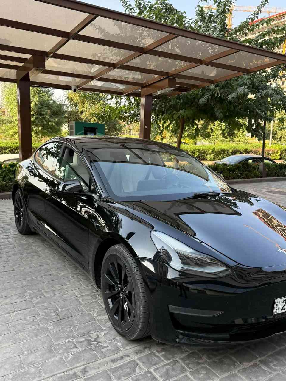 تسلا ٣ • ٢٠٢٣ • ١٢٤ الف كم