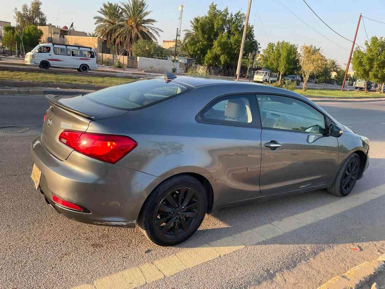 السلام عليكم
كيا فورتي تك باب موديل 2015
سيارة استخدام شخصي مال بيت حلوه وجاهزه وخير من اللّه محرك 2000 
تدفئ تبريد شغال
تخم تاير جديد
شاشة الكبيره بلادي مال شركة تدعم كار بلي
تحكم ستيرن جهتين
مري شفط اشاير بالمري
3 انضمه قياده
مصبوغه حزام اثر شخوط وجان اكو معجون بالجاملغ الخلفي للجماليه وعندي فديو يثبت كلامي ابيعلك حزام 
ماشيه 97 ميل وقابل للزياده

السعر 75 ورقة وبيها مجال للشراي
عنواني بغداد المنصور
للتواصل *********** بغداد, العراق
