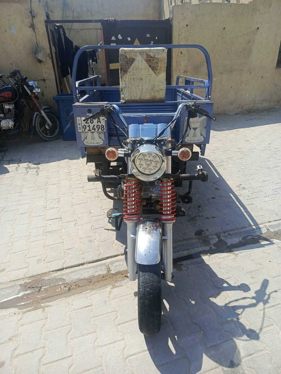 سلام عليكم ستوته لبيع مديل 21 فحل باب اول مكفول كفاله عامه عده خياس بصفحه شويه ستوته رقم انكليزي بسمي مداور شوكد مادريد اسعر مليونين وميتين وبيه مجال حك جيه شقل وطلع وين ماتريد ***********
