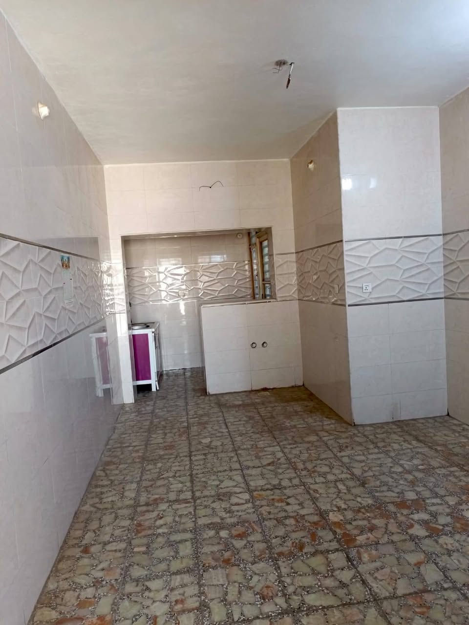 السلام عليكم 
بيت للايجار حي النداء 
عله شارع المجمعات مقابل  قريه الغدير 2
200 طابقين 
 غرف نوم عدد 4
صحيات عدد4
استقبال 
موزع
مطبخ حار 
ومطبخ بارد 
كراج سيارة 
ايجارة 500 كل شهر بشهره
للاستفسار الاتصال او واتساب 
***********
