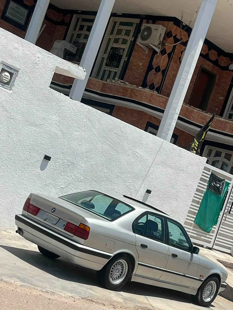 السلام عليكم  BMW
للبيع موديل 92حجم 35
سياره جاهزه كير صدر 
حداديه تبريد شغال 
داخل جلد جديد بلادي 
فتحه اسلايت 5 ويل خليه 
تخم تاير جديد بجم عريض 
رقم بغداد 
مكان السياره المسيب 
السعر 68 وبيها مجال 
***********
