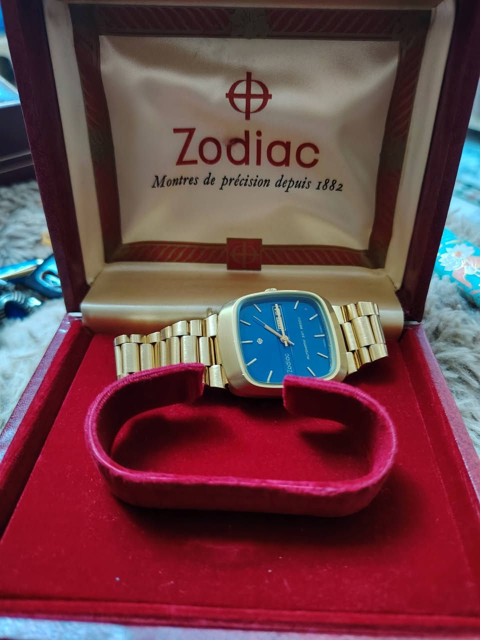 زودياك.. اوتو.. بعلبتها.. غير مستخدم.. اي سؤال واستفسار على الواتس ***********
