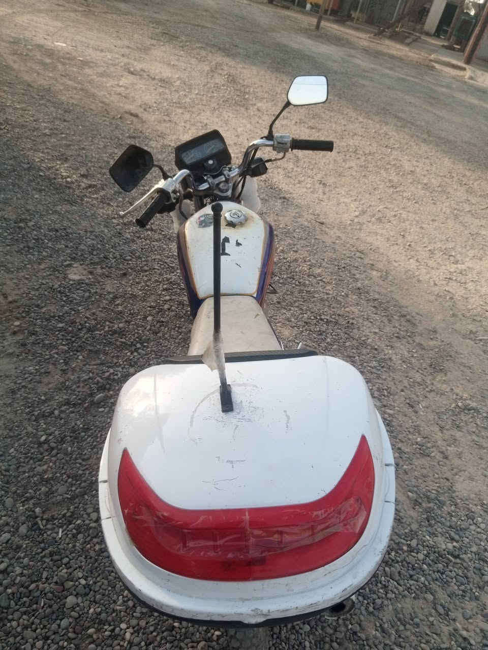 سلام عليكم 
ماطور لبيع خمسه كير بدون سلف 
نشاط فول كهربائيات شغاله كله جنطه بيه اناره 
موديل 20 معمر جديد السعر 270 وبي مجال 
***********
