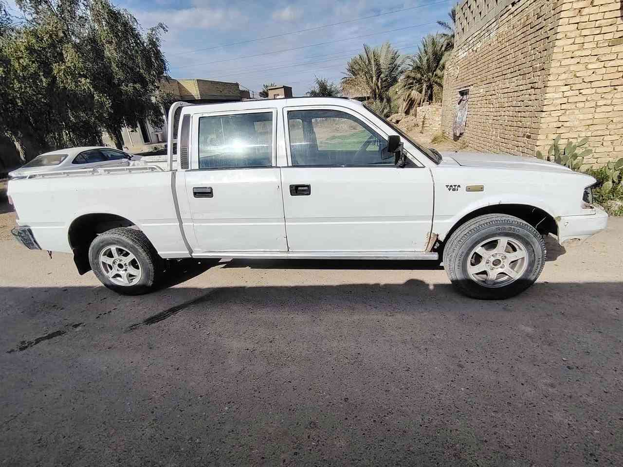 السيارة تاتا موديل 2001
محرك بطة
كير أوتوماتيك
قديمة بس تمشي وما بيها مشاكل كبيرة
السيارة  رقمه قادسيه  سنويتها بعد بيه نفاذيه لحد ٢٠٢٧ باسمـي رسمياً
السعر ٢٥ ورقه  مناسب وقابل للتفاوض ويا الجاد
📞 للتواصل: اتصال أو واتساب *********** السياره مكانه بغداد منطقة المعامل
