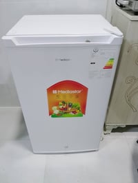 ثلاجه صغيرة • استخدام قليل • عيب بسيط