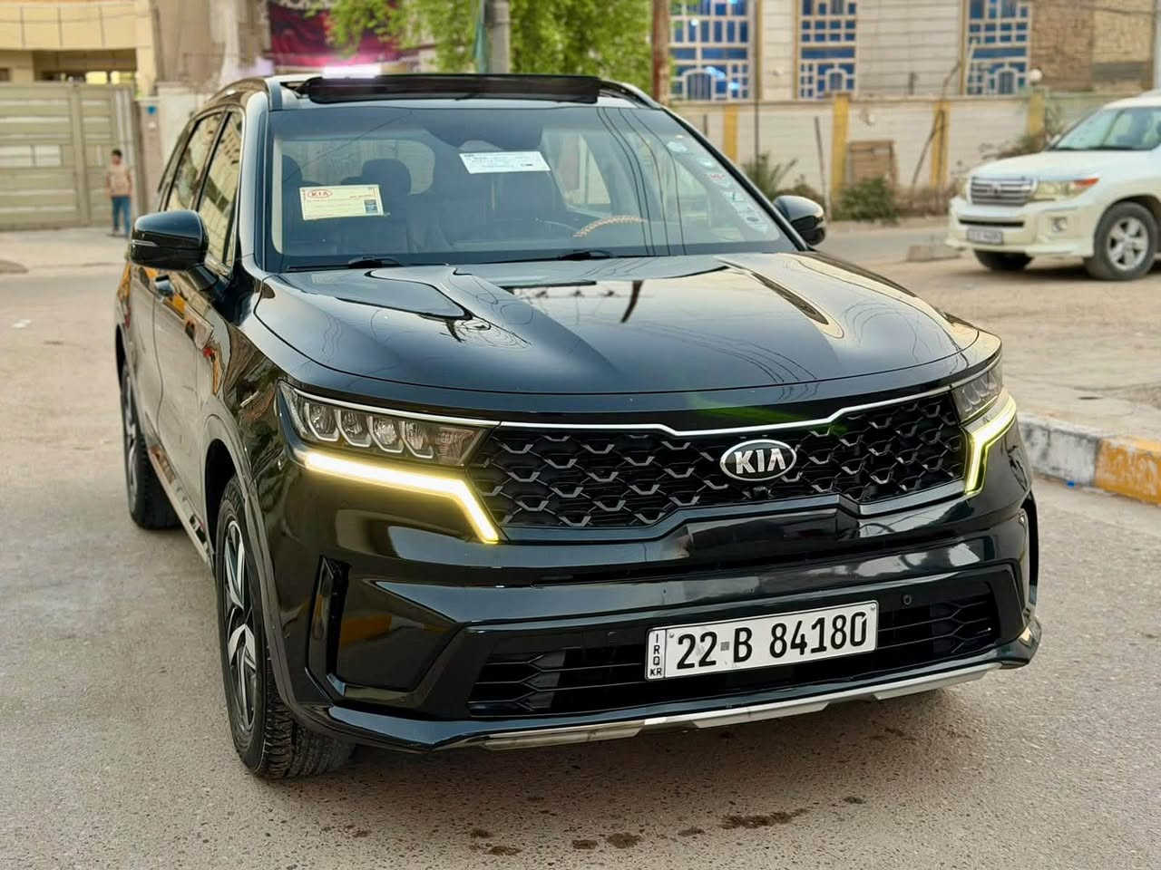كيا سورنتو برستيج 2022 وارد امريكي 
سياره حادث جاملغ وبنيد امريكي فقط 
فول 1/1.  بنوراما   
#سعر 185 وبيها حك جيه
مقاعد جلد VIB ملكي 
محرك 4 سلندر 2500 
رقم اربيل تحويل ثانيوم 
المواصفات
عدادات شاشة دجتل
-داخل ملكي مطعم بصاج 
-كشن امامي كهرباء
-تدفئة تبريد المقاعد الامامية  
-شحن هاتف واير ليس 
-نقاط عمياء 
-  4 رادارات  
ويل 18 بلاك توب 
حساسات خلفية 
حساسات جانبية  خمس كامرات محيطه
تحديد مسار 
قيادة ذاتية 
صندوك كهرباء 
بصمة تشغيل وابواب 
نظام ترحيب خارجي عند الاقتراب من السيارة 
بك لايت لد 
4 انظمة قيادة سبورت سمارت ايكو كومفورت 
وقوف تلقائي خلفي 
وقوف تلقائي امامي 
وقوف تلقائي جانبي  
سايد بريك بصمة
اوتو هولد وقوف ذاتي لفترات قصيرة 
تبريد منفصل مناخي  
نظام قفل الابواب والزجاج لحماية الاطفال 
نظام نزول المنحدرات 
نظام ملاحة GPS 
لايت زينون 4 عدسات LED
تشغيل عن بعد 
شاشة Apple Car play شاشات خلفيه بلاديه 
الانارة الداخلية LED 
مثبت السرعة Cruise
المودات والأوامر الصوتية
فحص أنظمة السيارة 
حساسات ضغط اطارات 
مقود جلد حياكة
تبريد شاشة
قطعتين تبريد 
ABS نظام مانع الانزلاق
شارة في المرايا الجانبية
 مخارج منفذ الطاقة 
ا  Bluetooth / USB 
السعر 185 وبيها مجال حك جيه
مكاني بغداد 
لاستفسار ***********
