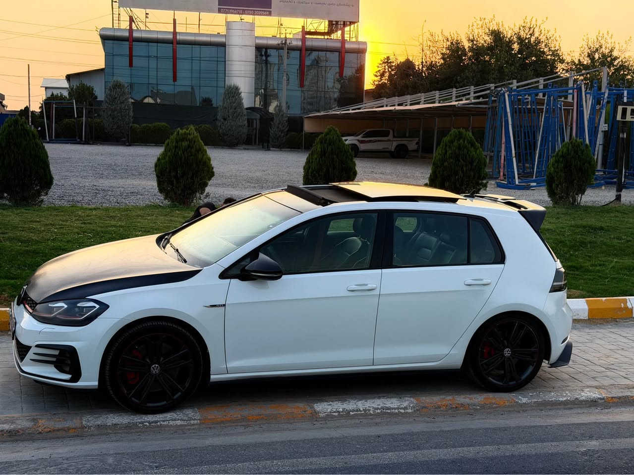 گۆلف GTI مۆدێل ٢٠٢١   mk7.5 فول فول مواسەفات دوو پەڵە بۆیاخی هەیە سارد کارت ی نیە بێ ناو گرتن ڕایەتەری بەشەرتی بیلادی بێ ٥٩ هەزار رۆشتووە گێڕ و مەکینە لەسەر بیلادی ماوەتەوە برغوی لێ بانەدراوە کارەبایەت و هەموو گیانی بەشەرت یەک دینار مەسروفی نییە هەمووی مەزبووتە سەنەوی و هەزەی تازەیە نرخی ١٥٨ گەڵا تەلەفۆن *********** ڤایبر وتسئاپ أربيل, العراق
