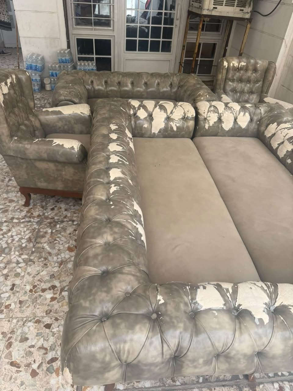 كنبة • مستعمل • موضح بالصور