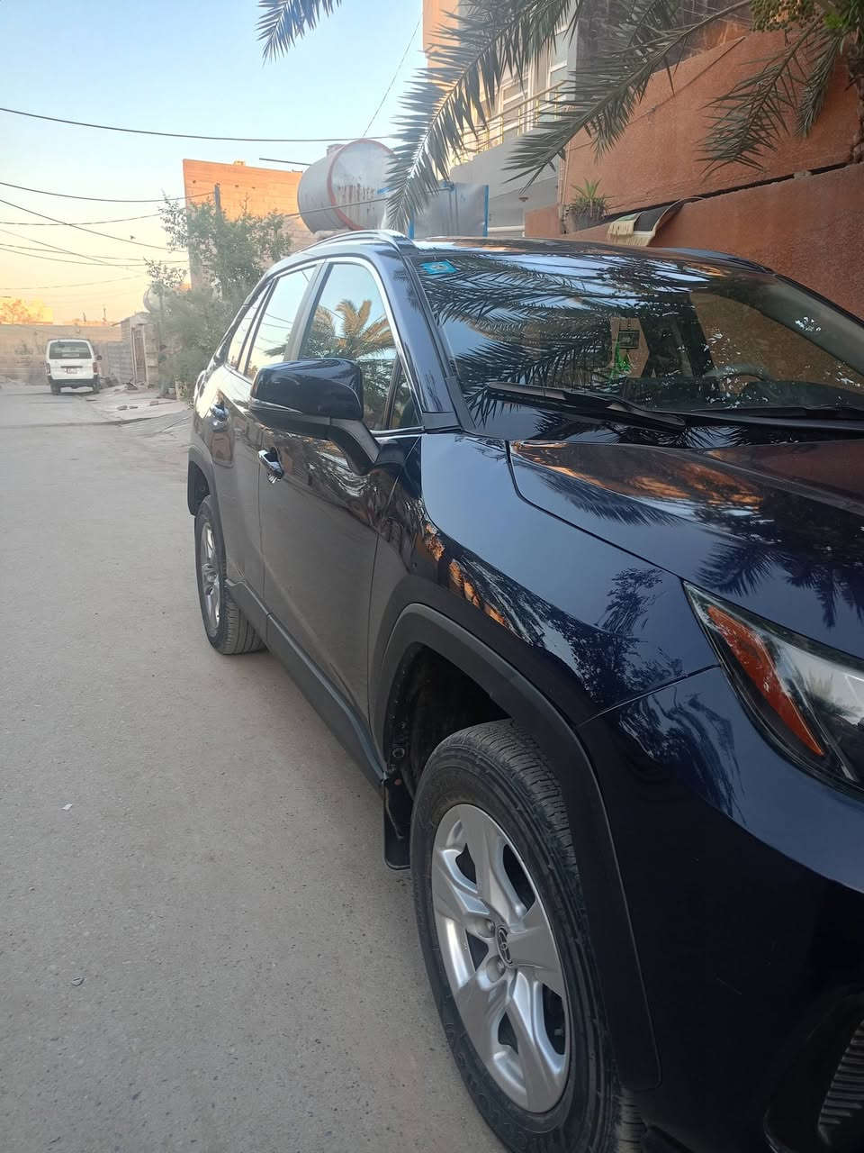 النوع: تويوتا راف 4 (RAV4).
 الفئة: xle(فئة اقتصادية وعملية).
 موديل السنة:2023
 العداد (ميل)25الف] (قابلة للزيادة).
الضرر جامرلوغ وبنيد 
 المحرك: [ 2.5 لتر، 4 سلندر]
 ناقل الحركة: [أتوماتيك]
 نظام الدفع: [امامي]
 نظام تثبيت السرعة.
رادار + قيادة ذاتية .
 شاشة لمس (كاربلاي) 
 كاميرا خلفية.
 نوافذ كهربائية.أوتو 
للاستفسار ***********
مكان سياره بعقوبه 
تم تخفيض سعر
170$
