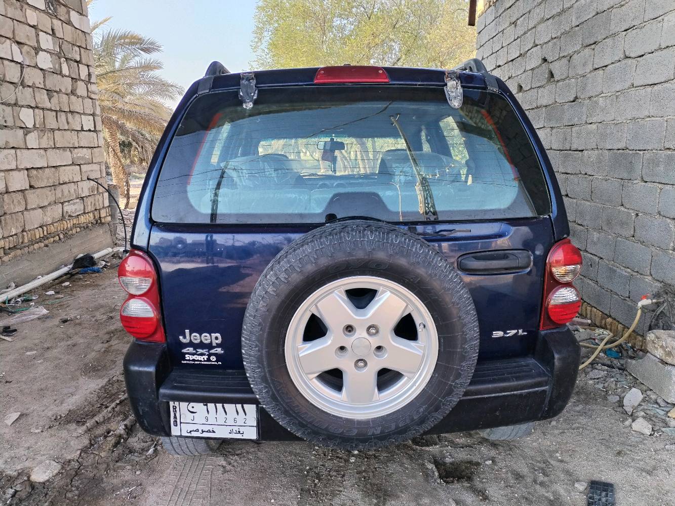 جيب ليبرتي 2007 كفاله ضربه وصبغ مكينه كير جاهزه رقم بغداد شرط تحويل سعره 65 بيه مجال
ممكن تذكر شنو الفئة/الموديل بالضبط للليبرتي؟ يعني سبورت لو ليمتد، وكم سعة المكينة؟: 
جيب ليبرتي 2007 
وين مكان السيارة هسه بالضبط حتى الزبائن يعرفون مكان المعاينة؟: 
ناصريه 
بالنسبة للحالة الميكانيكية، شنو وضع المكيف والحرارة والعفشة/الجلدات؟: 
جاهزه 