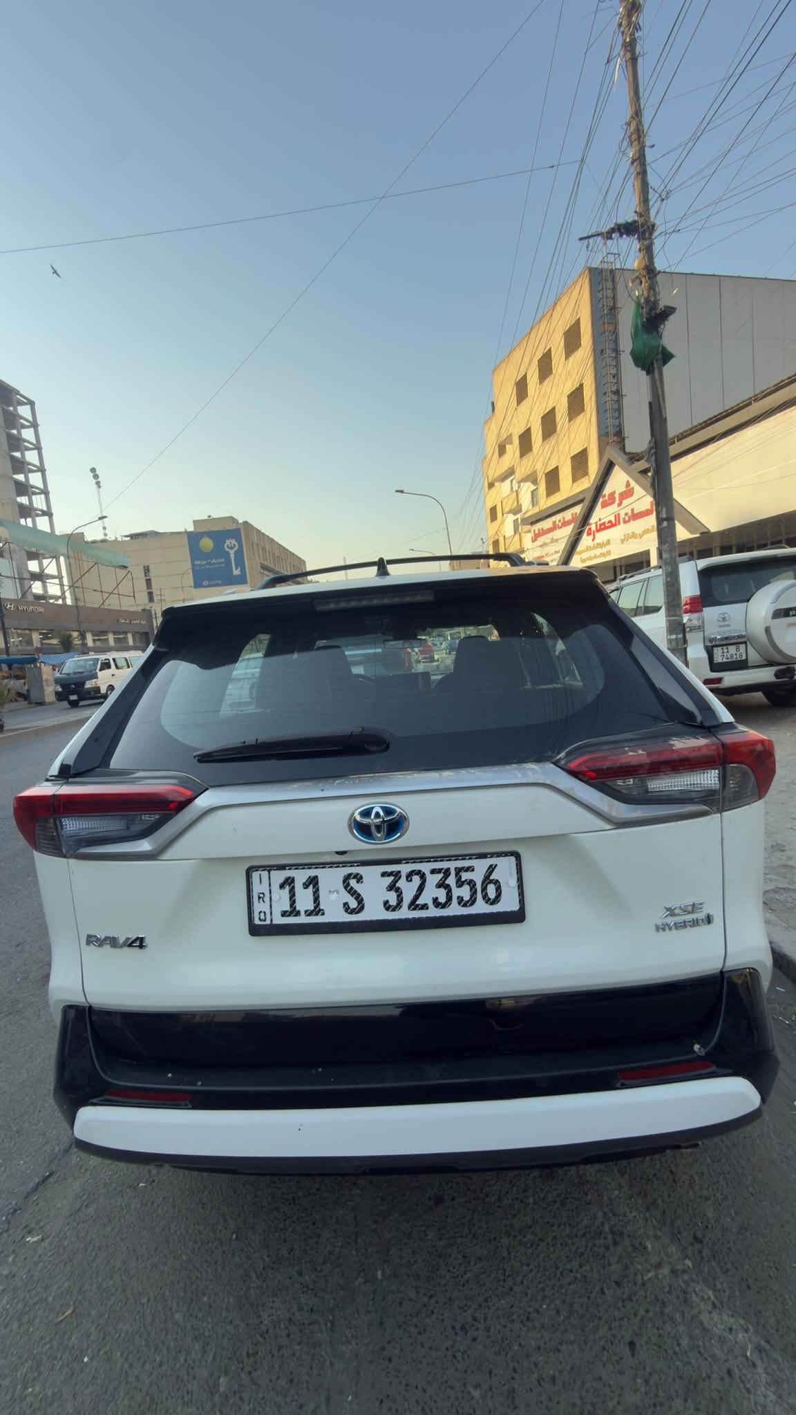 RAV 4 (XSE) هايبرد موديل (21)
السياره فول مواصفات اعلى فئة بل راف فور 
السياره ابيض ملون لونين يعني رقم بغداد سنويه جديده و كامله مكملة متصرف عليهه درهم واحد تشغل و تطلع 
السياره بيهه ٤ قطع بدون دواخل بدون شواصي بدون اي شي 
ماشيه 72 mi  (مكان السياره ديالى )
سعر السياره ب ١٤٥ و قابل للتفاوض 
للاستفسار اكثر 
***********
***********
