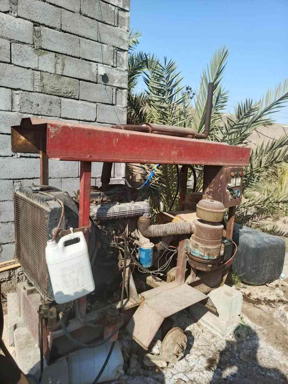 سلام عليكم يوجد تجهيزات مطعم وأجهزه للبيع 
‏
‏ملاحظه : كل الاجهزه مده الاستخدام 5 أشهر فقط 
‏
‏رقم الهاتف للاستفسار : ***********
‏
‏1 غلايه كرسبي أو فنكر 3 عين 2 سله 
‏2 مطحنه بهارات بسعة 100 غرام 
‏3 كابسه بركر 5 كيلو سل ستيل 
‏4 مكينه حد حجر صيني ناعم و خشن كهربائي 
‏5 خلاط كهربائي 5 لتر 
‏6 عجانه سوريه 12 كيلو 
‏7 مكينه حمص 10 لتر اوتوماتيك 
‏8 ميز محاسب خشب صاج 
‏9 كرسي محاسب رياضي
‏10 قاعده تشيش شاورما (گص) 
‏11 حقيبه توصيل حجم كبير 
‏12 ماطور مع حساس 
‏13 ميز سل ستيل طول 2 متر عرض 2 متر 4 طابق مع الارضيه للبيع مع المواعين
‏14 هود مع ساحبات 
‏15 طباخ 3 عين مع هداره تفصال 
‏16 سنك عدد 2 عرض 1 متر
‏17 مغاسل 2 مع خلاط 
‏18 مولد كيه مع كيبل 10 متر ثري فيز
‏19 فرن بيتزا ومعجنات 
‏20 كاميرات مع شاشه 
‏21 كيزر ماء حار
