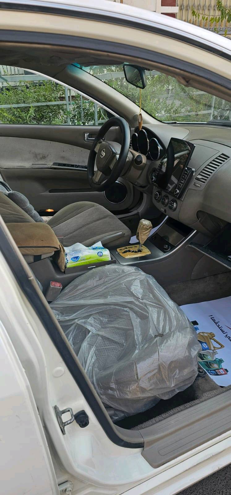 نيسان التيما رقم بغداد انكليزي باسم زوجتي السعر 70وبي مجال قطعتين صبغ دون معجون بنيد منكرش خفيف حدادية جديدة دبلات جديدة باتري جديد تخم تاير جديد غرفة نظيفة تبريد قطعتين امامي خلفي لايت زنون عالي ناصي مال مونيكا مكاني بغداد محمودية
شنو سنة الموديل وعدد الكيلومترات الممشاية؟: 
2007
شنو نوع المكينة والكير بالضبط، وهل بيها أي ملاحظة على القير أو المكينة؟: 
2400
هل السيارة عليها صبغ غير المذكور أو بيها رش/معجون بغير الأماكن المعلنة؟: 
لا
وين مكان السيارة للتفقد؟ وهل السعر قابل للتفاوض بشكل بسيط لو نهائي؟: 
بغداد محمودية نعم قابل للتفاوض 
شنو وضع التسجيل والملكية: رقم بغداد إنكليزي وباسم زوجتك، وهل الأوراق كاملة وجاهزة للنقل؟: 
نعم