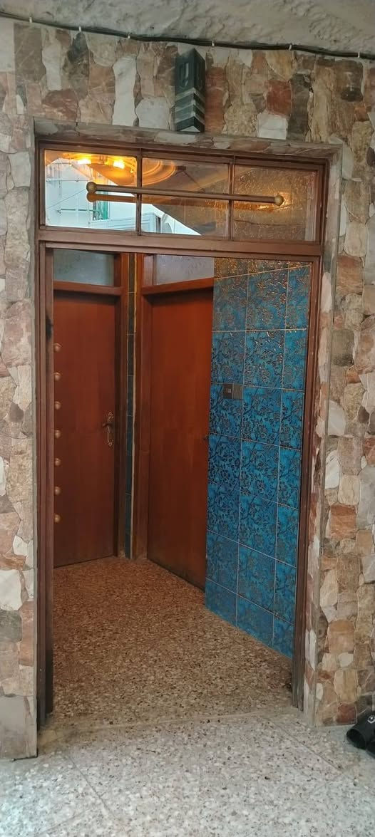 دار للبيع في المشتل شارع المطبك قرب أمانة بغداد الجديدة قريب شارع خمس بيوت
المساحة :200

الواجهه : 10

النزال : 20

 الطابق الاول يتكون من  حديقة وكراج وصالة واستقبال وغرفة وحمام والطابق الثاني عبارة عن غرفتين ويحتوي على سطحين

للاستفسار 

***********
