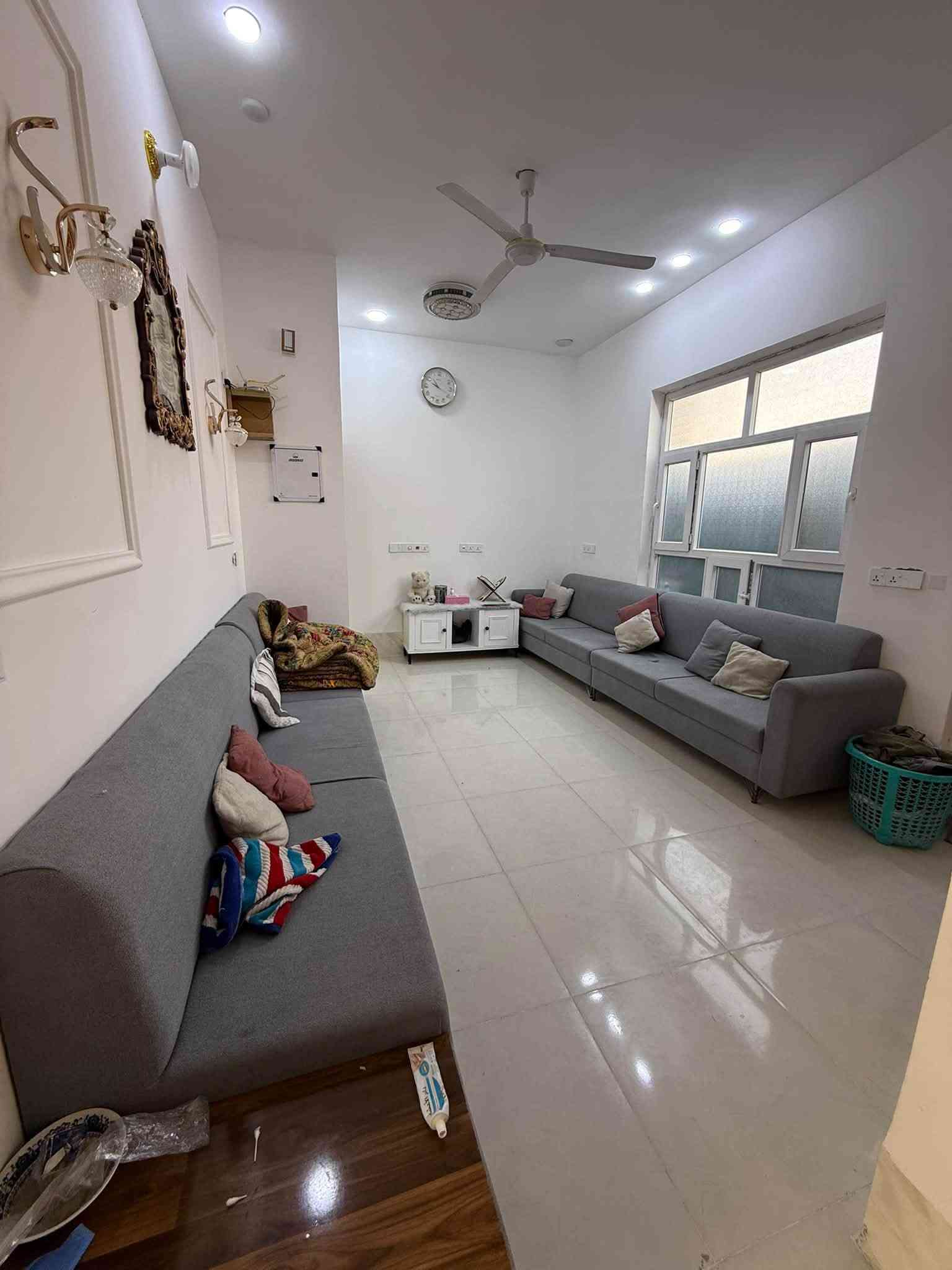 للبيع دار سكني🏘️
مساحة📐 ٢١٨ م٢  
مكانة📍 بالزكندري  خلف المدرسة 
خدمات ماء 💦 كهرباء⚡️ تبليط🚧 
تحويل مباشر✅ وضمان ١٠٠/١٠٠✅
يحتوي على غرفتين نوم🛏️ ومطبخ🧑‍🍳 حار وبارد وصالة 💙 واستقبال 🤍 وصحيات🚾 داخلية وخارجية  وممرات عدد٢ 🚧 وطارمة واسعة وحديقة🌾🌺🌸
بناء حديث🏠 مايقارب ٦ اشهر  الصور داخل المنشور  👇👇 
 سعره  حلو  وشتريد ارقامي موجودة وبخدمتك اتصل واسال بالي يعجبك بدون تعليقات 💙
للاستفسار اكثر مراجعة مكتب عقارات الاخوين او الاتصال 📞 
***********
*********** 
بابل/ الحمزة الغربي ع / شارع المواكب/ مقابل العمارة الحمراء❤️
