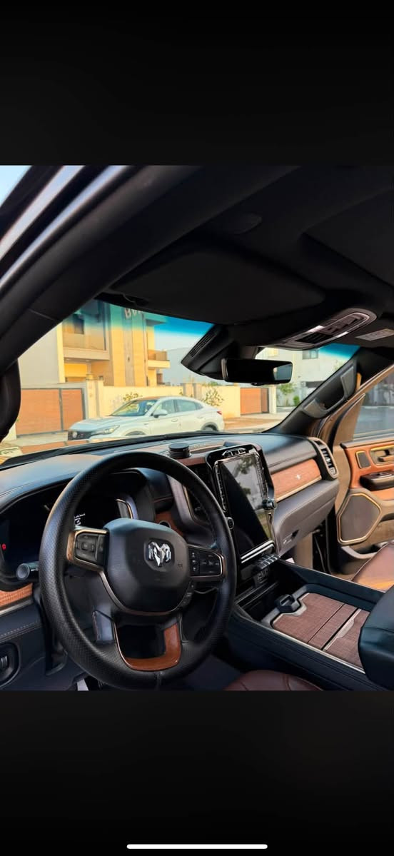 رام 1500 لونغهورن • HEMI V8 ٥.٧ • رقم دهوك