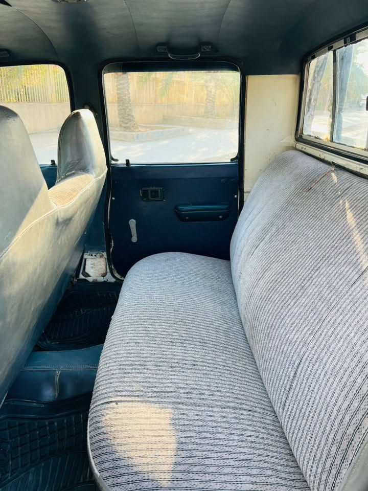 TOYOTA   1989. 3y
مەکینەی 3y             ئاڕمی پلاستیک سلێمانی 
سەرفوو بوخاری نیە  
کارەبای مەزبووتە. گشتگیانی ئیشەکات 
تەقەوو رەقەی نیە 
تایەکانی لۆکن 
ناوی زۆر جوانە 
لە کەلارم 

***********
