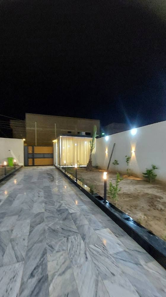 🏡 بيت حديث وفخم للبيع – جاهز للسكن فوراً
✨ فرصة مميزة للراغبين بالسكن الراقي في موقع هادئ ومخدوم
📐 المساحة: 550 متر
📑 الطابو: صرف سهم
🏠 طابقين
🔹 4 غرف نوم
🔹 صالتان واسعتان
🔹 ديوانية أنيقة
🔹 مطبخ حار + مطبخ بارد
🔹 صحيات داخلية وخارجية
🔹 كراج كبير
🔹 حديقة واسعة
✅ بناء بلوك درجة أولى
✅ جميع الخدمات متوفرة
✅ البيت جاهز للسكن وتستلمه بنفس اليوم
📍 العنوان: البصرة – أبي الخصيب – الصنكر – على الشارع الداخلي
📞 للاستفسار: ***********
بيت يجمع بين الفخامة والمساحة والراحة... فرصة لا تُعوّض. ✨🏡 البصرة, العراق
