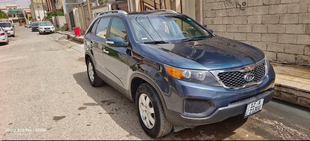 السلام عليكم
كيا سورينتو ٢٠١١
٧ راكب 
محرك ٣٥٠٠  
مبدل كازكيت فقط
٦ سلندر
ماشية 70000 ميل
بيها ضرر جاملغ الكدام اليسار وكم اصبع بالباب بخ توحيد لون 
سنوية جديدة باسمي 
رقم دولي جديد
كاميرا خلفية دوارة وشاشة 
تحكمات ستيرن
والسيارة كدام العين والسونار موجود
***********
