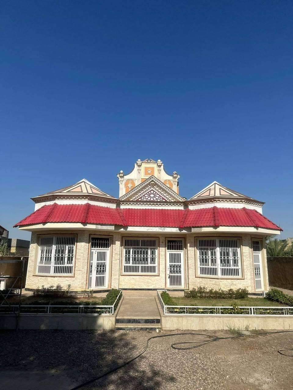 🌿 مزرعة للبيع في قرية الانتصار
📐 المساحة: 2350 م²
🏠 مساحة البناء: 450 م²
🛏️ تحتوي على 9 غرف نوم
🛋️ 2 استقبال
🚿 5 حمامات
✨ أغلب الغرف سويتات
📜 نوع العقد: عقد 17، ومنتهي وراح يتم تحويله إلى طابو
📍 العنوان: قرية الانتصار
📞 للاستفسار والتواصل عبر واتساب:
***********
