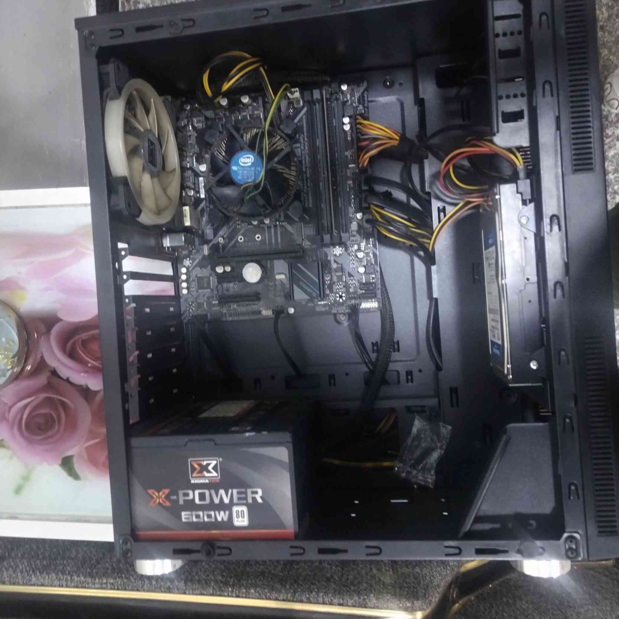 معالج: core i5 9400f جيل التاسع
السعر/70

رامات: 8gb ddr4 lexar
السعر/25

بورد: b360m gigabyte
السعر/50

تخزين:128 ssd
السعر/25

Hhd:1 تيرا
السعر/25

بور سبلاي:600w
السعر/ 35 

المروحه 500w 
السعر/ 25

الكس rgb 
سعر/ 35 

الاسعار قفل من الاخير مكاني بغداد غزاليه عندي توصيل ***********
اذا كلهن 260 قفلللللللل

