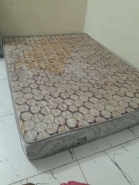 للبيع • ٧٠ وبيه • سرير