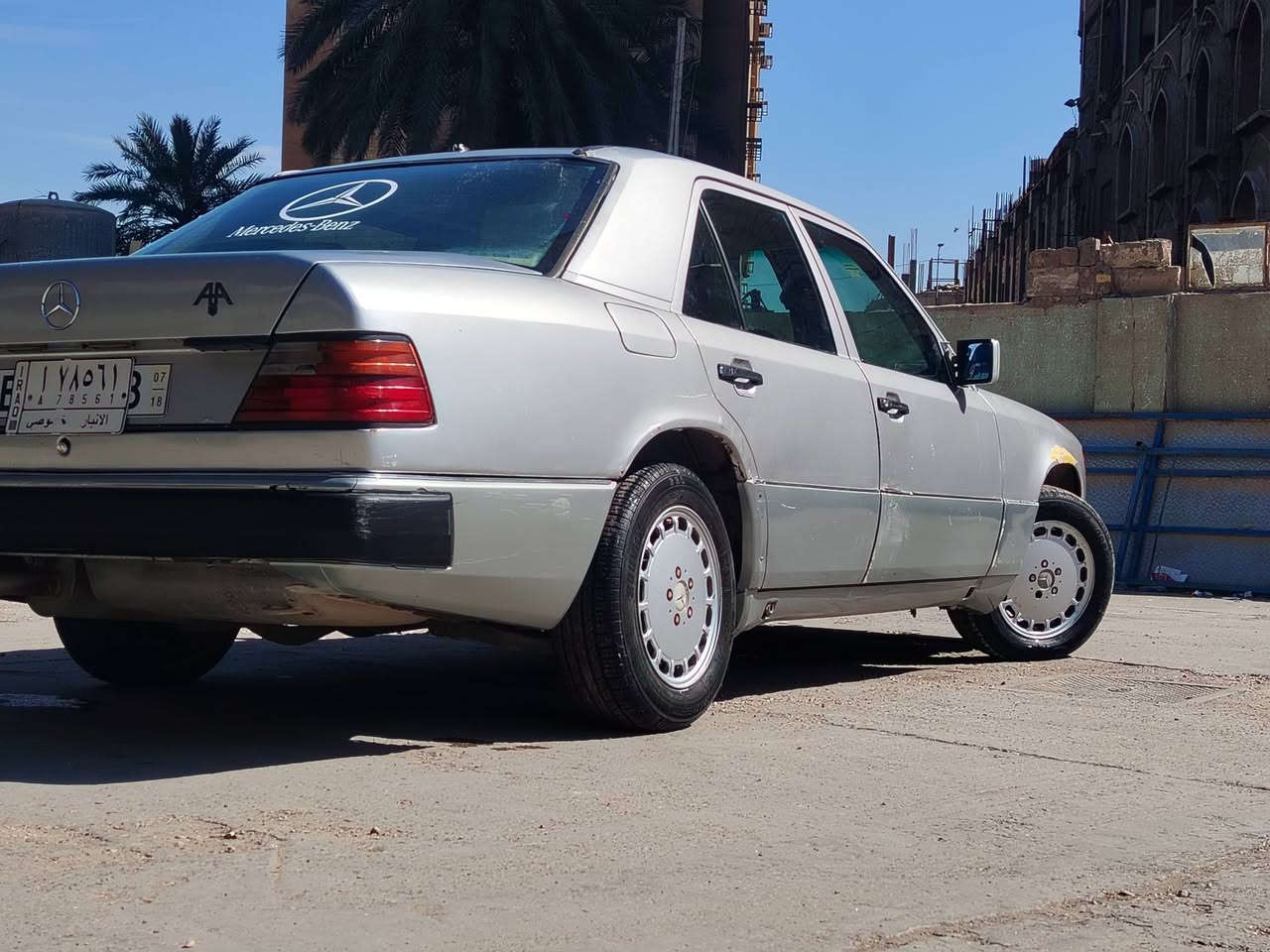 دب ١٩٩١ انبار مكانها وصاحبها في كربلاء سنويه نافذه صار ٦ اشهر  مكينه وكير بطه بحاله جيده شوف عينك تجي وتشوف هل الموجود ٣٢ وبيها مجال بيع او مراوس بسياره حديثه وانطي فرق 
***********
