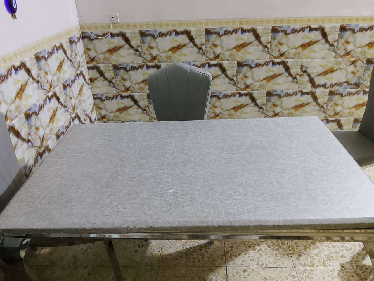 سلام عليكم ميز طعام ثقيل جدآ مع 6 كراسي السعر 600 وبي مجال العنوان الشعله شارع 60 الدوانم شارع بيت عنيد اسواق الصدرين ***********
