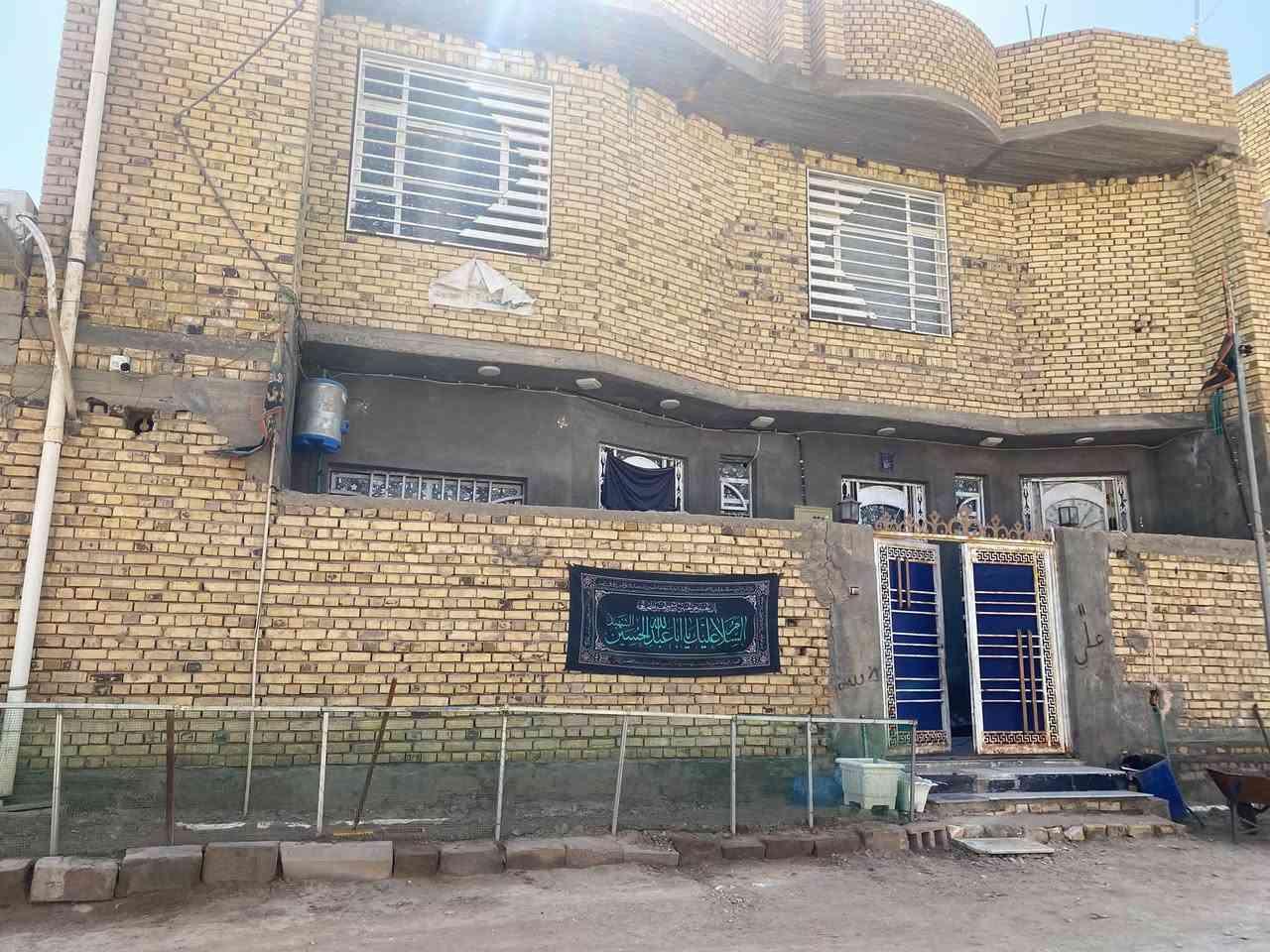 🏠 بيت للبيع - الناصرية (الموحية)
📍 الباب الخلفي لجامعة ذي قار
📐 المساحة: 200m | البناء: طابقين
🛏️ 4 غرف نوم | 🚿 3 حمامات
🏪 يحتوي على محل تجاري
📞 للتواصل والاستفسار: ***********
