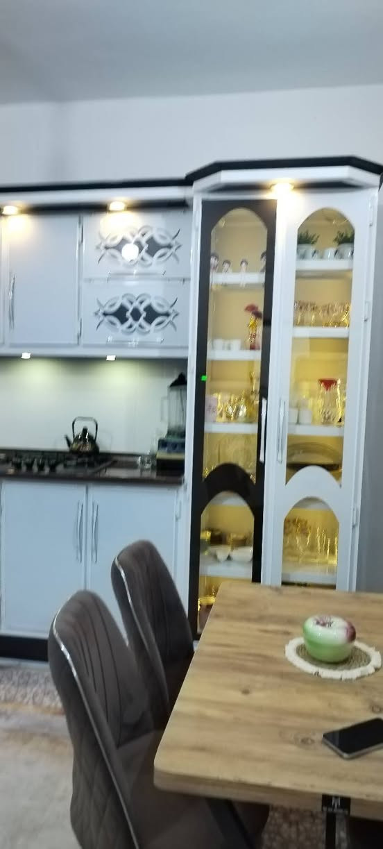 مستمرين معكم افضل العروض دار طابوا صرف مساحه ٢٠٠متر طابقين ٣غرف نوم موقع ممتاز كافه الخدمات طويريج الجمعية خلف التجاري تفاصيل على الخاص مكتب حيدر للعقار *********** السعر ٢٣٠ مليون مع المجال بسيط
