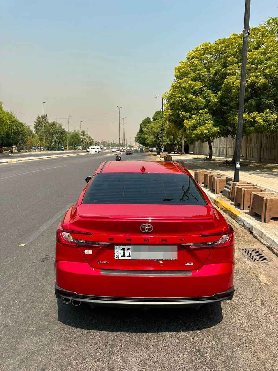 سلام عليكم
تويوتا كامري 2025 SE    
السيارة  ماشيه 8000 الف بعده زيرو دخول جديد 
مكينتها 2500 هايبرد 
بيها مواصفات كاملة:
كوشنات كهربا، جلد 
دخول ذكي 
تشغيل عن بعد 
مرايات رادار، رادار أمامي وخلفي
تحديد سرعة، ونظام البريك الأوتوماتيكي
بيها 3 وضعيات سياقة: ECO – NORMAL – SPORT
شاشة كبيرة ونظام صوتي 
بريك بصمة، Auto Hold
 مواصفات هواية بعد
بجم كبس ضهر كبس 
قطعه وحده صبغ باب السايق فقط باقي السياره كفاله عامه صور الحادث بالمنشور 
ايرباك برده فقط 
مرقم بغداد بسمي شرط التحويل   
مكان السياره بغداد 
سعر 240
رقـــم  *********** بغداد, العراق
